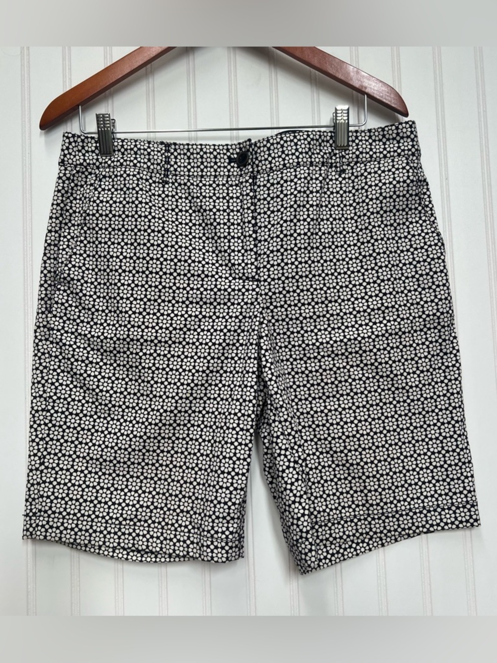 Talbots Weekend Chino Navy and White Geo Floral Print Flat-Front Shorts 10